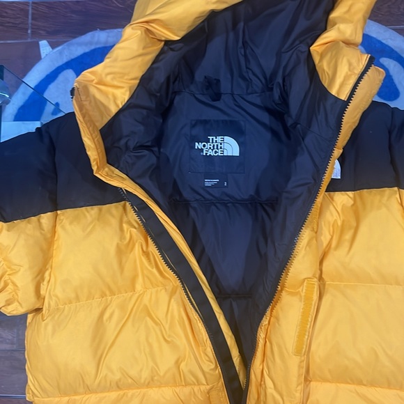 Yellow and Black North Face Men’s HMLYN Down Parka - Picture 2 of 4